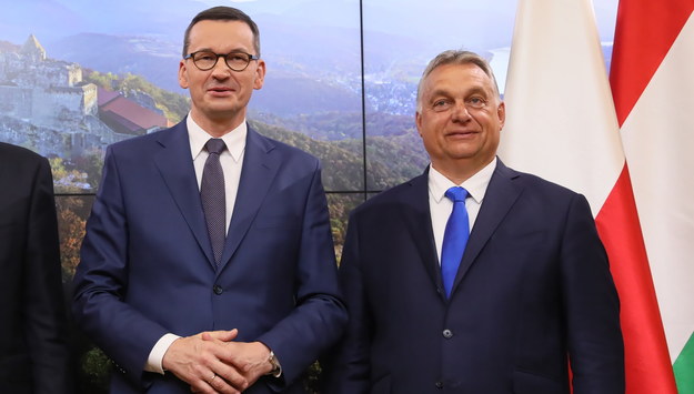 Mateusz Morawiecki i Viktor Orban / 	Leszek Szymański    /PAP