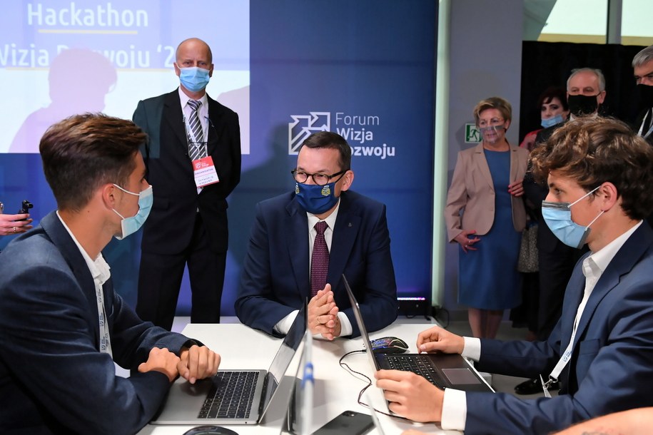 Mateusz Morawiecki podczas spotkania z uczestnikami III edycji Hackathonu Wizja Rozwoju ’20 w ramach III edycji Forum Wizja Rozwoju / 	Adam Warżawa    /PAP