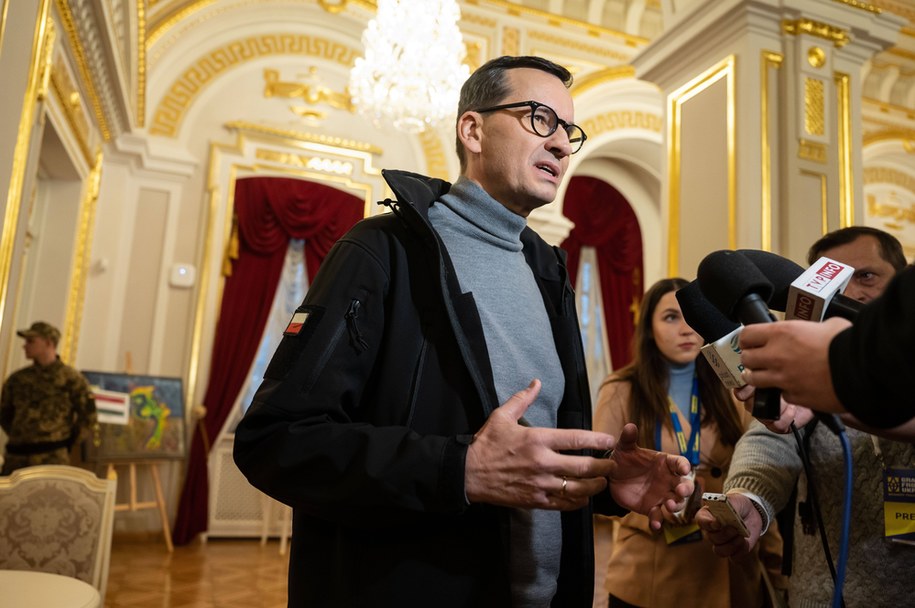 Mateusz Morawiecki podczas wypowiedzi dla mediów po konferencji Grain from Ukraine - bravery feeds planet w Kijowie /Viacheslav Ratynskyi /PAP