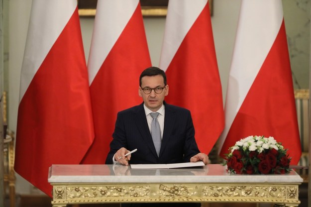 Mateusz Morawiecki podpisuje akt powołania na stanowisko prezesa Rady Ministrów /Paweł Supernak /PAP