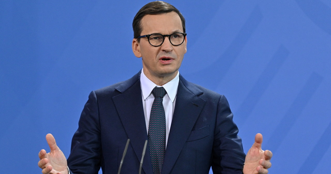 Mateusz Morawiecki poinformował o decyzji rządu dotyczącej skrócenia kwarantanny /AFP