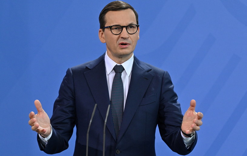 Mateusz Morawiecki poinformował o podwyżce 500 plus. Rząd przyjął projekt nowelizacji ustawy /AFP