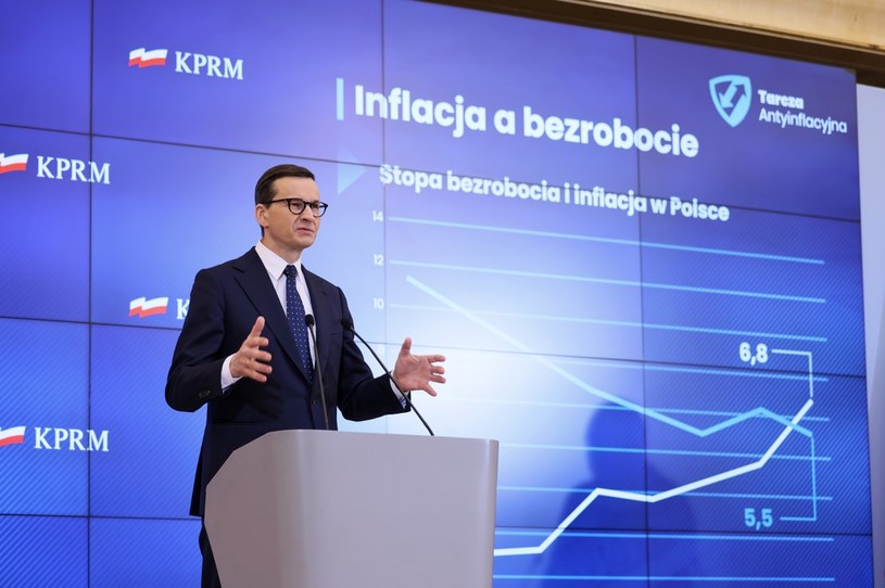 Mateusz Morawiecki prezentujący założenia. tarczy antyinflacyjnej / 	Leszek Szymański    /PAP