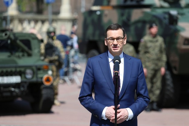 Mateusz Morawiecki przemawia podczas Pikniku Militarnego w Katowicach z okazji obchodów stulecia wybuchu Powstań Śląskich / 	Andrzej Grygiel    /PAP