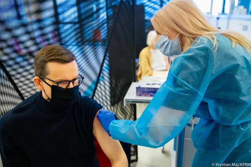 Mateusz Morawiecki przyjął trzecią dawkę szczepionki przeciw COVID-19 (Źródło: Facebook/Mateusz Morawiecki) /
