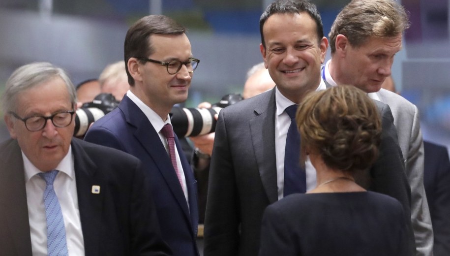 Mateusz Morawiecki w towarzystwie premiera Irlandii Leo Varadkara. /OLIVIER HOSLET /PAP/EPA