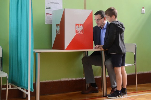 Mateusz Morawiecki w trakcie głosowania / 	Jakub Kamiński    /PAP