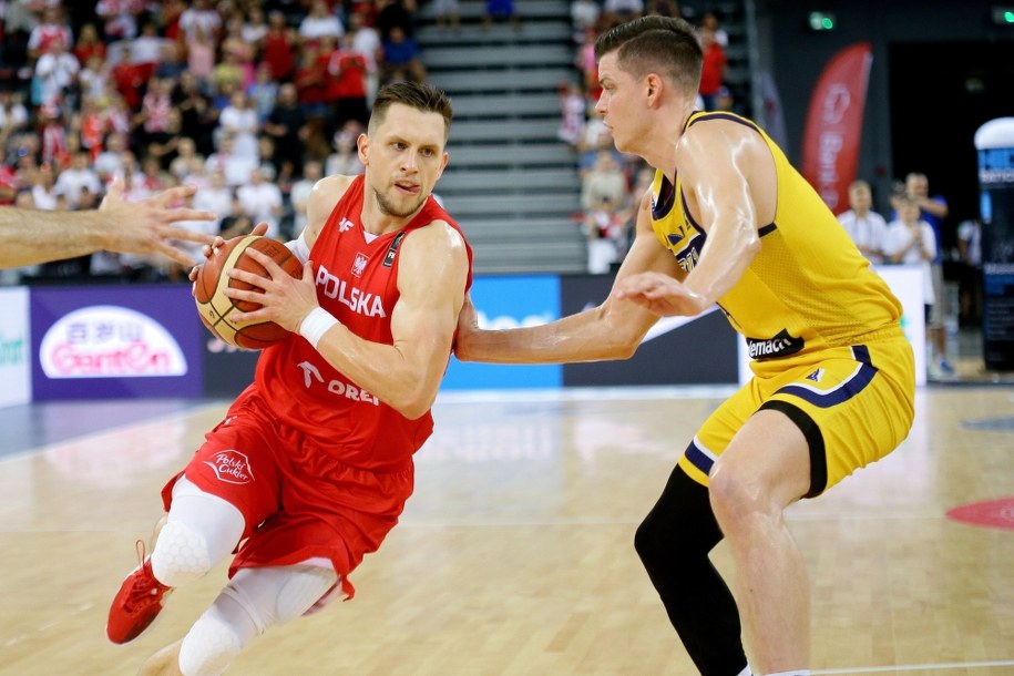 Mateusz Ponitka w trakcie meczu z Bośnią i Hercegowiną /Zbigniew Meissner /PAP