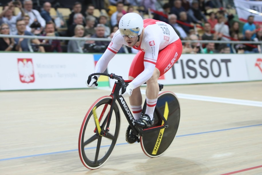 Mateusz Rudyk w ćwierćfinale sprintu podczas mistrzostw świata w kolarstwie torowym w Pruszkowie, gdzie ostatecznie sięgnął po brązowy medal (marzec 2019) / 	Leszek Szymański    /PAP