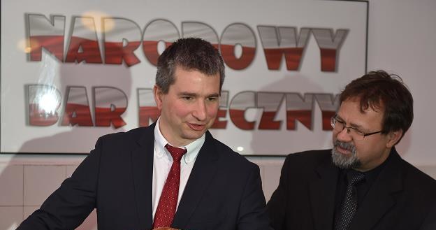 Mateusz Szczurek (L) /PAP