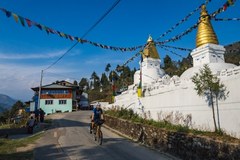 Mateusz Waligóra w drodze na Everest. Górski finał rowerowego etapu wyprawy