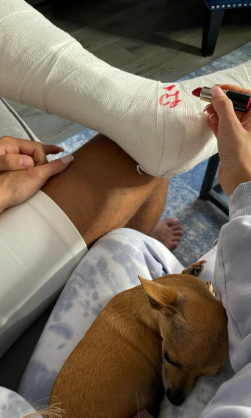 Mateusz z "Love Island" złamał nogę, fot. https://www.instagram.com/mattzacharczuk/ /Instagram