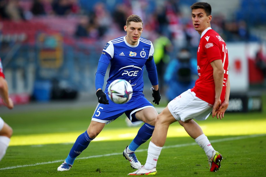 Mateusz Żyro (Stal Mielec) i Enis Fazlagic (Wisła Kraków) /	Łukasz Gągulski /PAP