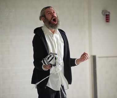 Matisyahu w scenie z filmu "Kronika opętania"