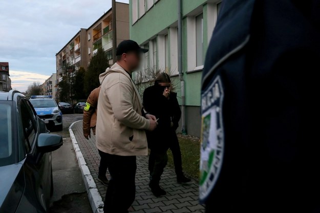 Matka Helenki doprowadzana na przesłuchanie /Lech Muszyński /PAP