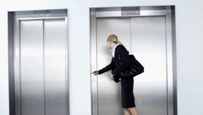 Matka i 6-miesięczny synek zmiażdżeni przez windę. "Nie mogę uwierzyć, że nie żyją"