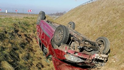 Matka i dwoje dzieci ranni w wypadku na S7. Nie mieli zapiętych pasów