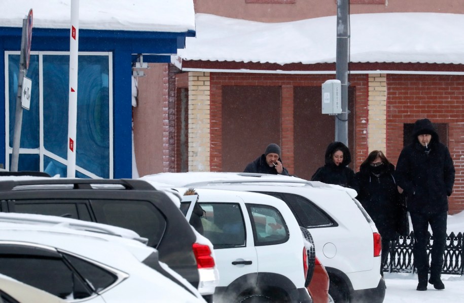 Matka i prawnicy Nawalnego w Salechardzie /ANATOLY MALTSEV  /PAP/EPA