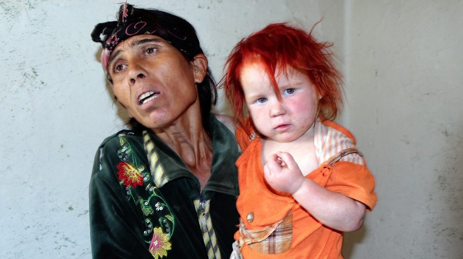 Matka małej Marii oraz jej młodsza siostra /IVAN YANEV  /PAP/EPA