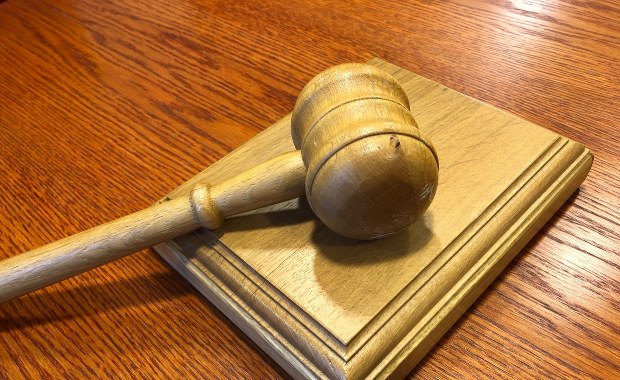 Matka oskarżona o zabójstwo 10-letniego syna. Przyznała, że udusiła go ręcznikiem