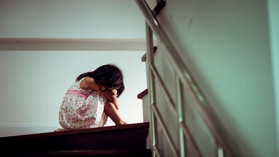 Matka ugodziła ją nożem tapicerskim. Proces w sprawie gehenny 5-latki