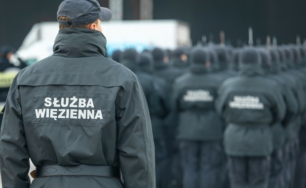 Matka w kajdankach na pogrzebie syna. SW: Kontrola wykazała nieprawidłowości