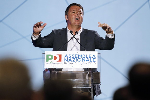 Matteo Renzi podczas wiecu wyborczego /	RICCARDO ANTIMIANI /PAP/EPA