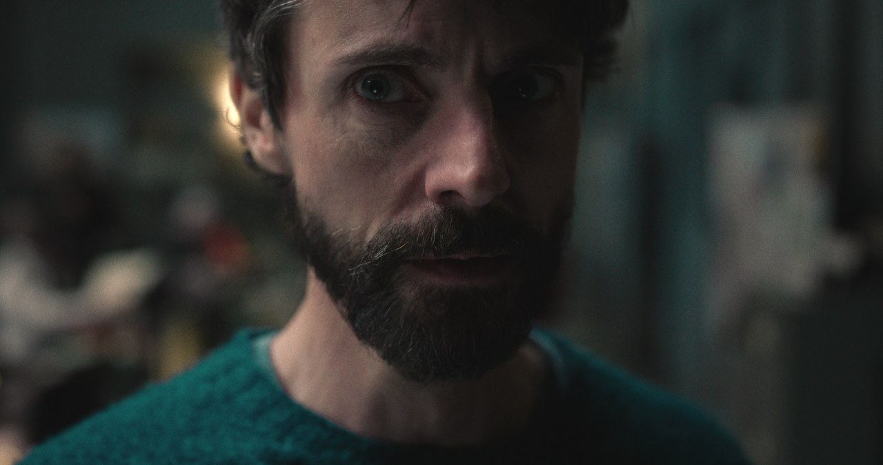 Matthew Goode w serialu "Dept. Q" /Netflix