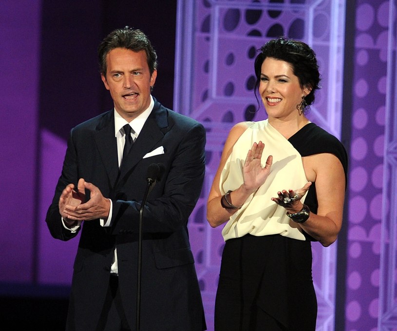 Matthew Perry i Lauren Graham podczas rozdania nagród Emmy w 2010 roku / Kevin Winter / Staff /Getty Images