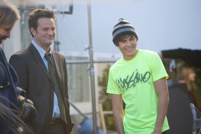 Matthew Perry i Zac Efron na planie filmu "17 Again" /New Line Cinema / Entertainment Pictures /Agencja FORUM