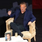 Matthew Perry usunie z autobiografii obraźliwy komentarz o Keanu Reevesie