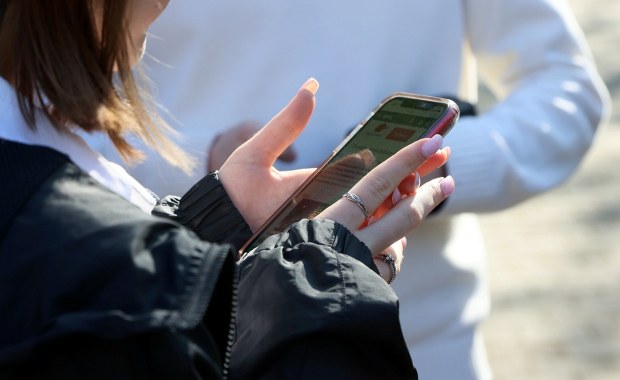 ​Matura 2025: Czy można wnieść telefon na maturę? Co za to grozi?