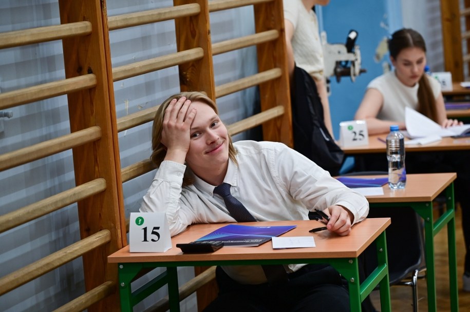 Matura 2026: Rekordowa liczba uczniów wybiera angielski! Zobacz, jakie jeszcze przedmioty królują /Marcin Bielecki /PAP