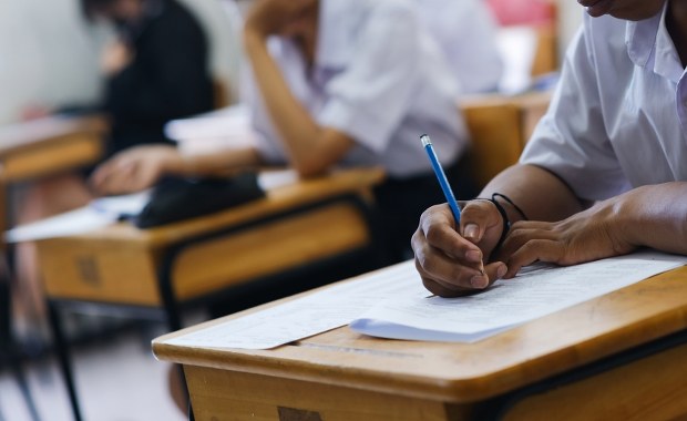 Maturzyści kończą rok szkolny. Odliczanie do egzaminów czas start 