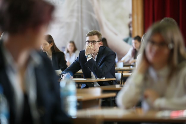 Maturzyści z I LO im T. Kościuszki w Gorzowie Wielkopolskim przed egzaminem maturalnym / 	Lech Muszyński    /PAP