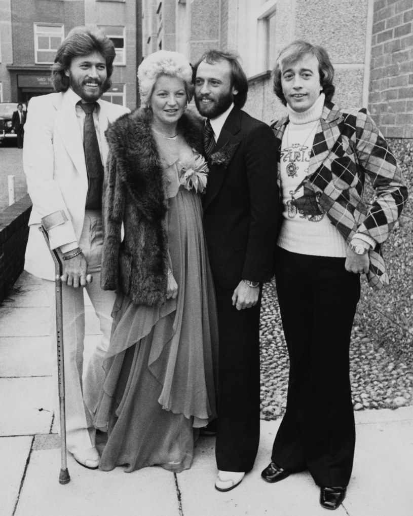 Maurice Gibb (drugi z prawej) na ślubie z Yvonne Spenceley - 17 października 1975 r. Z lewej Barry Gibb, pierwszy z prawej Robin Gibb /Roger Jackson/Central Press/Hulton Archive /Getty Images