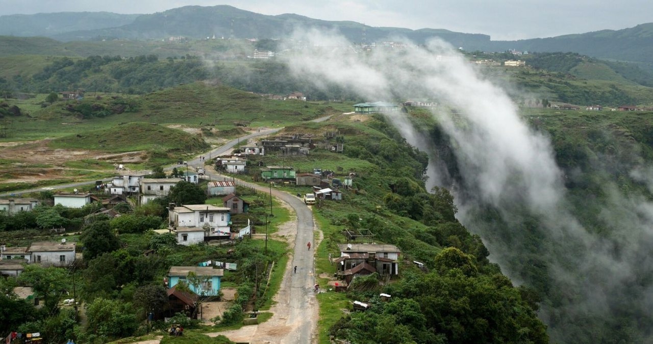 Mawsynram, najbardziej deszczowe miejsce na Ziemi /Amos Chapple/REX /East News