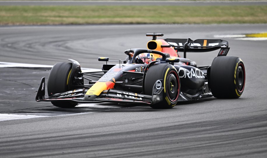 Max Verstappen na torze Silverstone w Wielkiej Brytanii /CHRISTIAN BRUNA /PAP/EPA