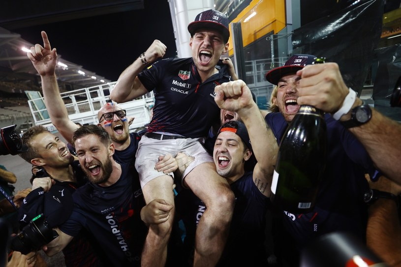 Max Verstappen świętuje zwycięstwo /Getty Images
