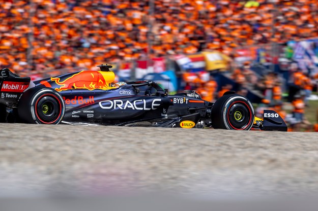 Max Verstappen w bolidzie Red Bulla /Shutterstock