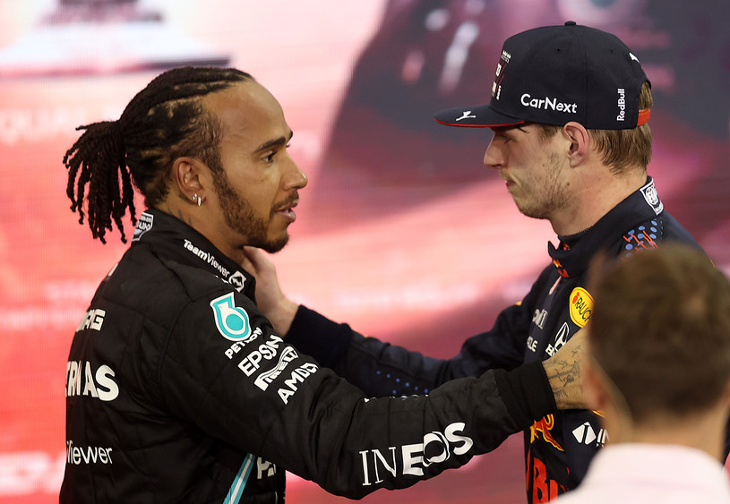 Max Verstappen wyprzedził Lewisa Hamiltona na ostatnim okrążeniu /Getty Images