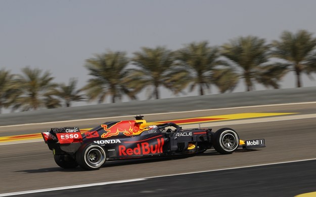 Max Verstappen z zespołu Red Bull wywalczył pole position przed niedzielnym wyścigiem /VALDRIN XHEMAJ    /PAP/EPA