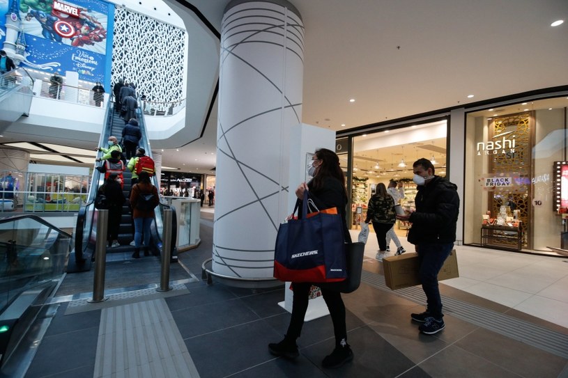 Maximo Shopping Center w Rzymie - 160 sklepów, barów, restauracji na 65 000 m kw. /PAP/EPA