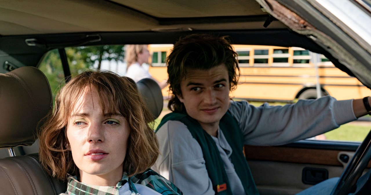 Maya Hawke i Joe Kerry w serialu "Stranger Things" /Steve Dietl/Netflix /Netflix
