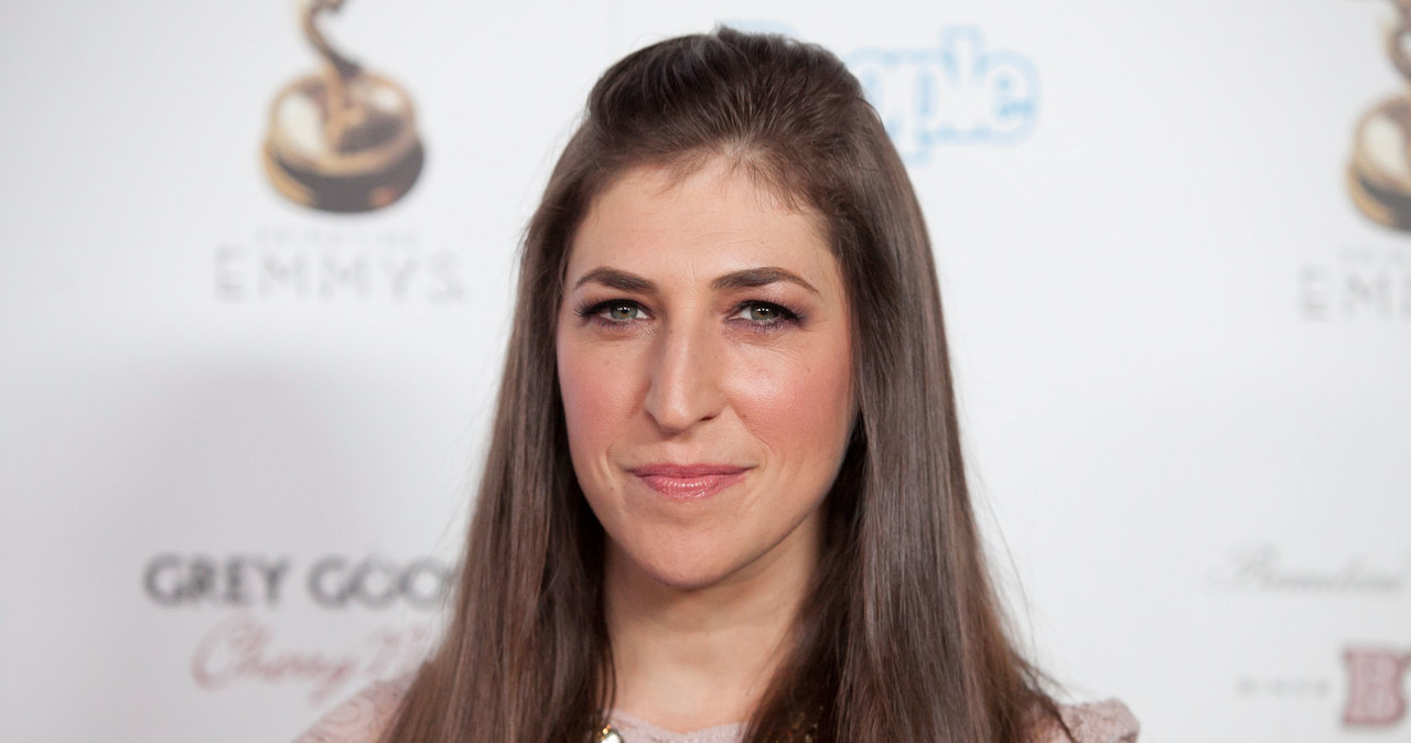 Mayim Bialik /Imeh Akpanudosen /Getty Images