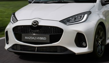 Mazda 2 po liftingu szeroko się uśmiecha. Już nie pomylisz jej z Yarisem