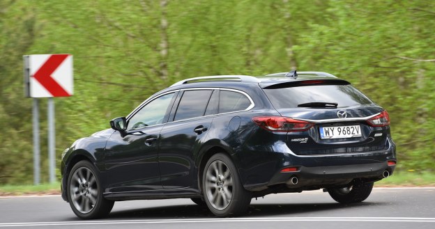 Mazda 6 Sport Kombi z napędem 4x4 przekonuje doskonałą przyczepnością i dobrymi właściwościami jezdnymi. /Motor