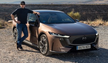 Mazda 6e jeździ tak dobrze, jak wygląda. Ale 47 minut przy ładowarce to za dużo