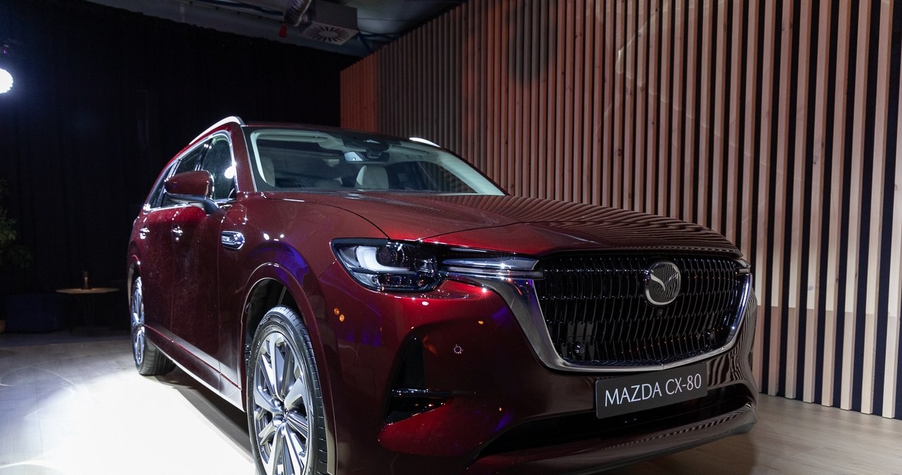 Mazda CX-80 oficjalnie zadebiutowała w naszym kraju. Oferuje do siedmiu miejsc i sześciocylindrowego diesla. /materiały prasowe