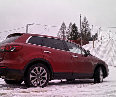 ​Mazda CX-9. Duże auto. Nic dziwnego, że  oglądają się za nim głównie panie